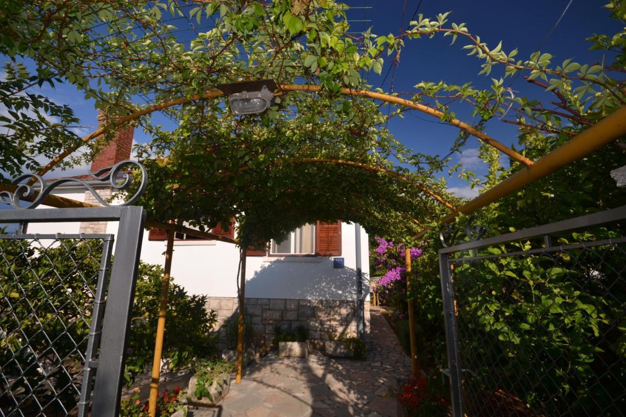 Apartments By The Sea Splitska, Brac - 11339 Exterior photo