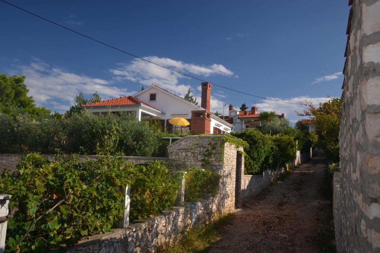 Apartments By The Sea Splitska, Brac - 11339 Exterior photo