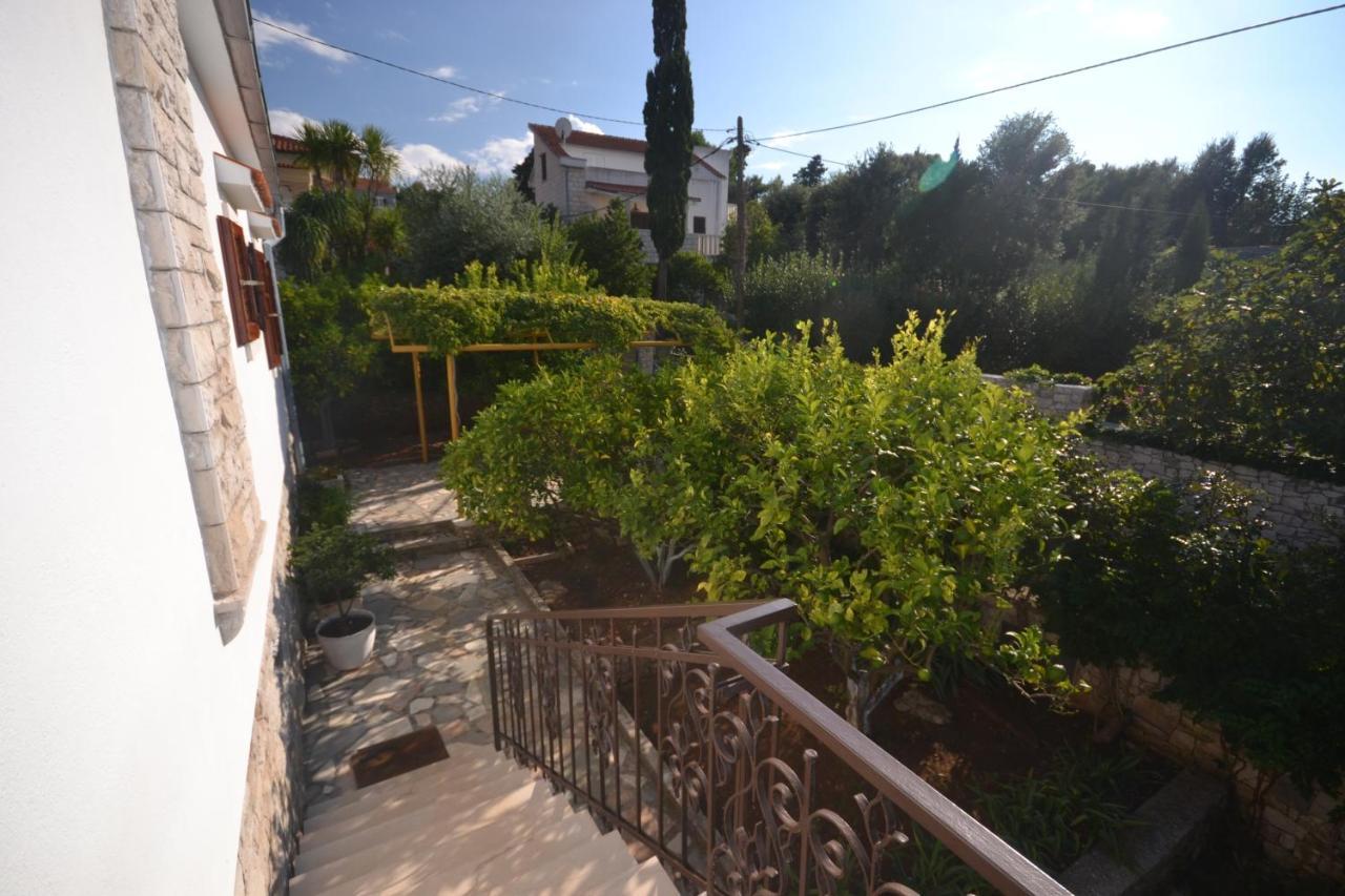 Apartments By The Sea Splitska, Brac - 11339 Exterior photo