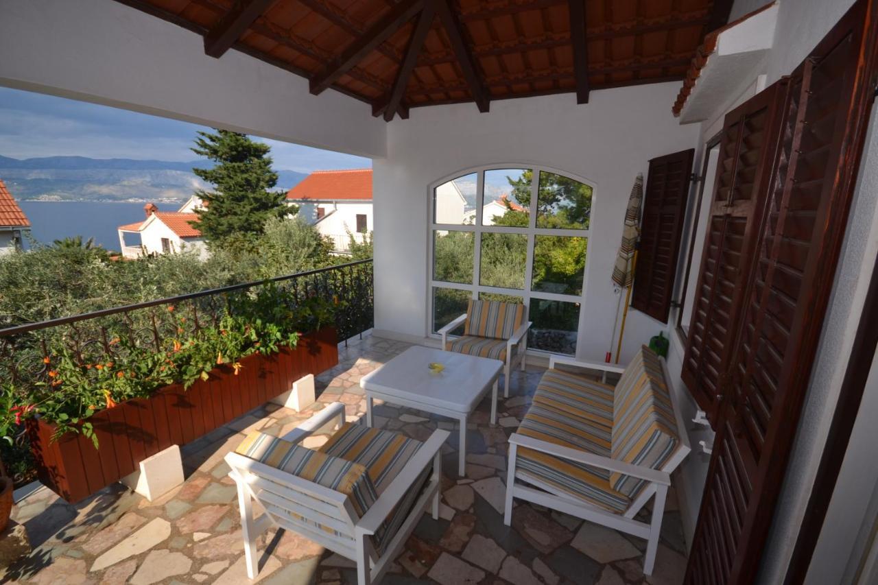 Apartments By The Sea Splitska, Brac - 11339 Exterior photo